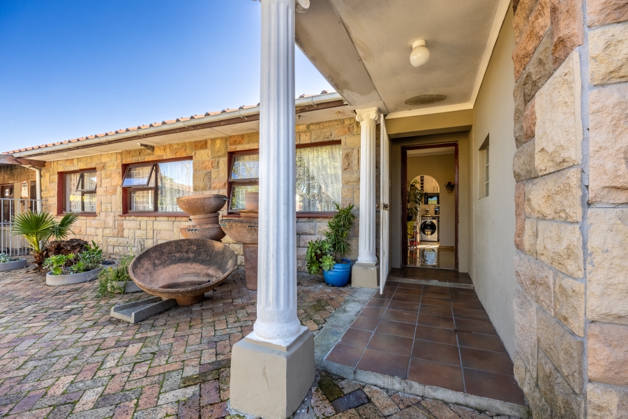 4 Bedroom Property for Sale in Mabille Park Western Cape